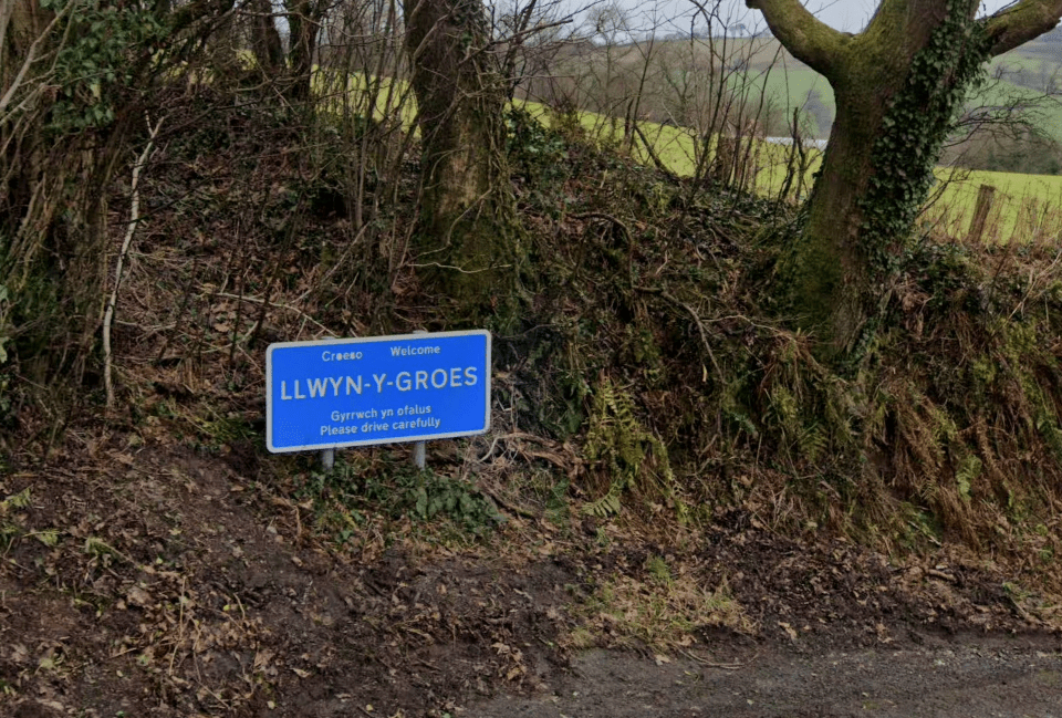 Connecting Community: Explore lllwynygroes.co.uk for Local News, Advice, and Events